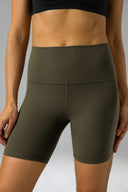 Pantalones cortos de yoga Dreamlux de cintura alta de 6" con bolsillos