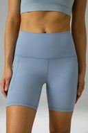 Pantalones cortos de yoga Dreamlux de cintura alta de 6" con bolsillos