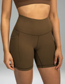 Pantalones cortos de yoga Dreamlux de cintura alta de 6" con bolsillos