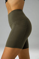 Pantalones cortos de yoga Dreamlux de cintura alta de 6" con bolsillos