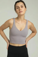 Geripptes, kurzes Tanktop mit V-Ausschnitt von Dreamlux