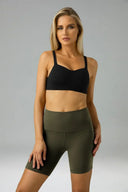 Pantalones cortos de yoga Dreamlux de cintura alta de 6" con bolsillos