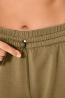 Shorts lounge de modal de 4" con bolsillos