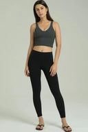 Geripptes, kurzes Tanktop mit V-Ausschnitt von Dreamlux